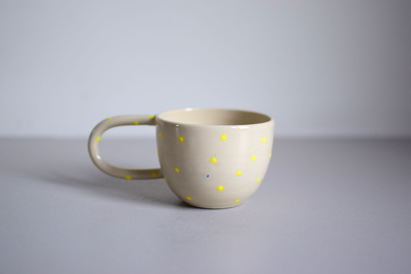 cappuccino kopje - stip geel